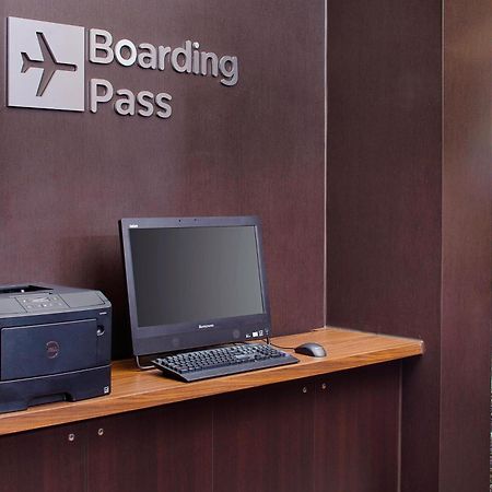 Courtyard By Marriott Roanoke Airport Hotell Exteriör bild