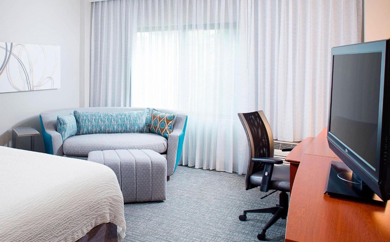 Courtyard By Marriott Roanoke Airport Hotell Exteriör bild