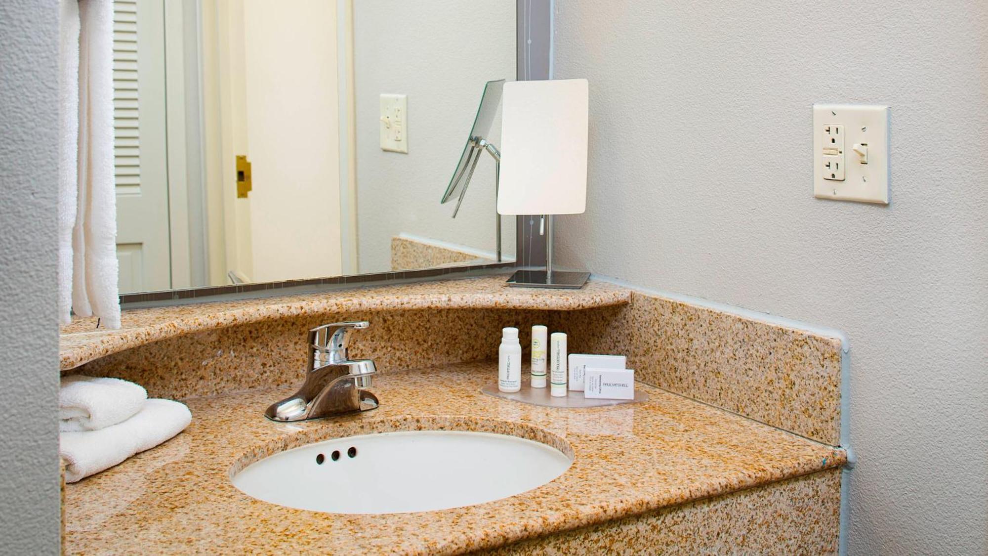 Courtyard By Marriott Roanoke Airport Hotell Exteriör bild