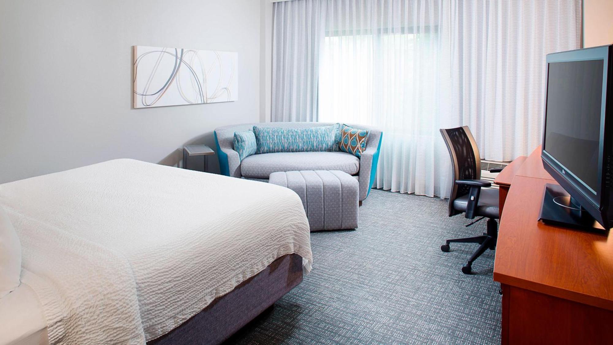 Courtyard By Marriott Roanoke Airport Hotell Exteriör bild