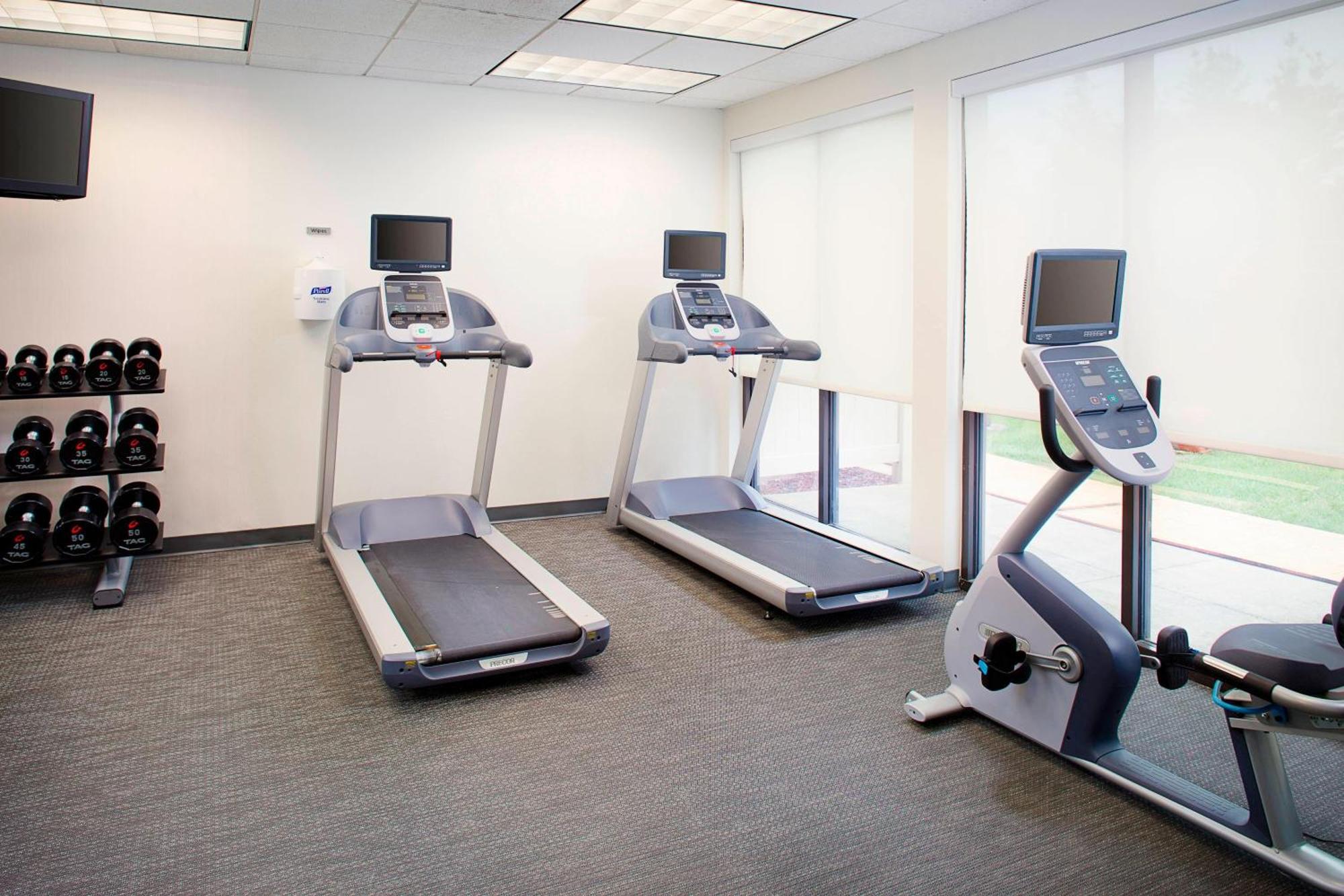 Courtyard By Marriott Roanoke Airport Hotell Exteriör bild