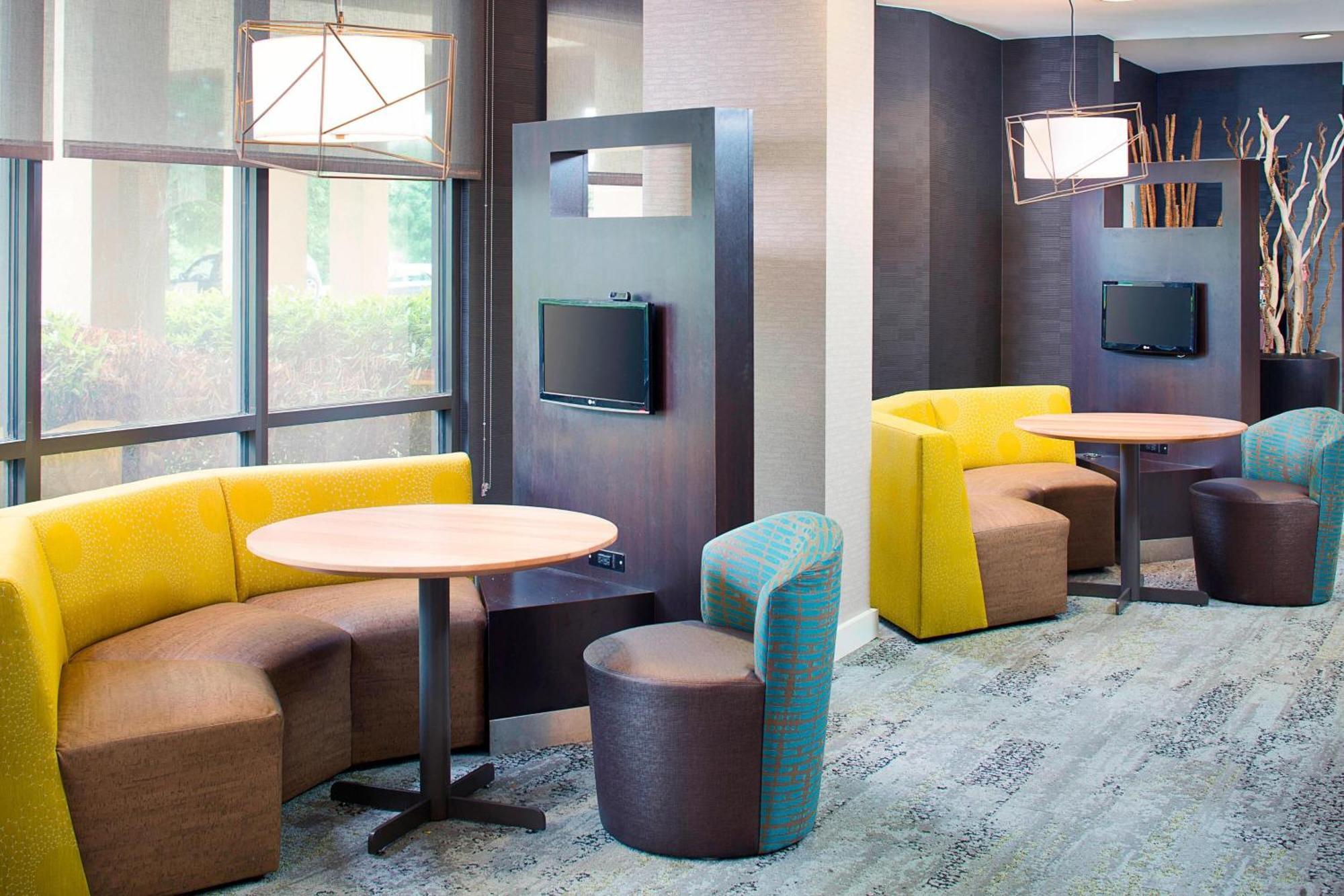 Courtyard By Marriott Roanoke Airport Hotell Exteriör bild