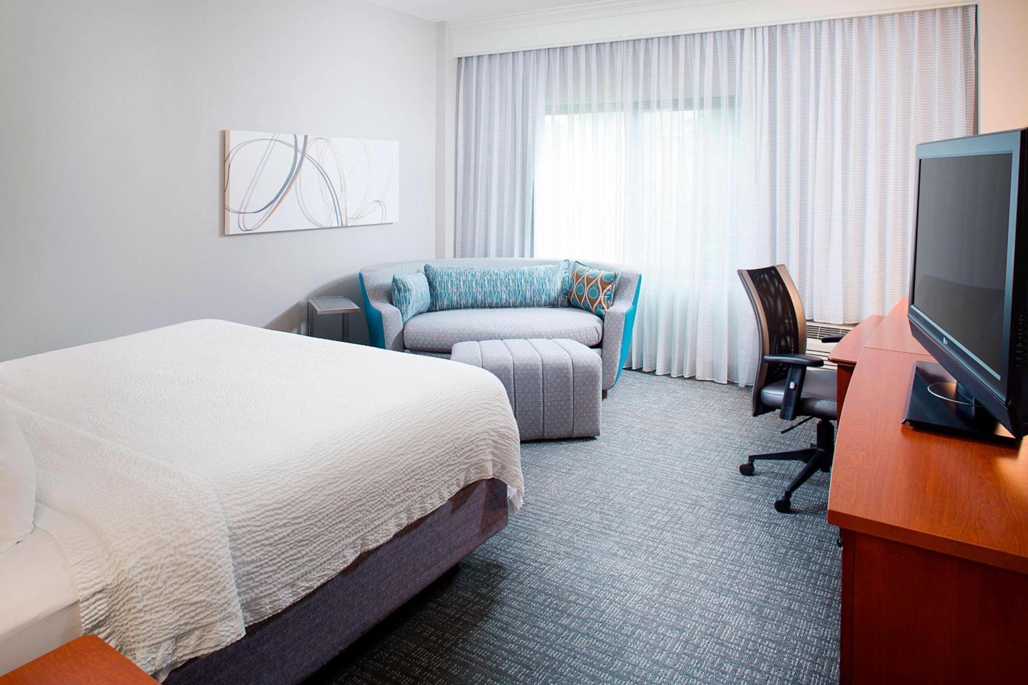 Courtyard By Marriott Roanoke Airport Hotell Exteriör bild