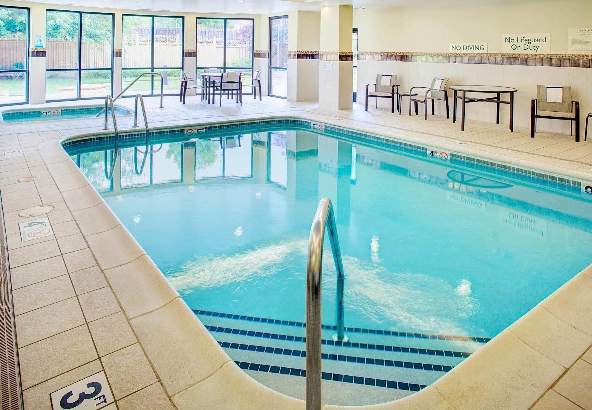 Courtyard By Marriott Roanoke Airport Hotell Exteriör bild