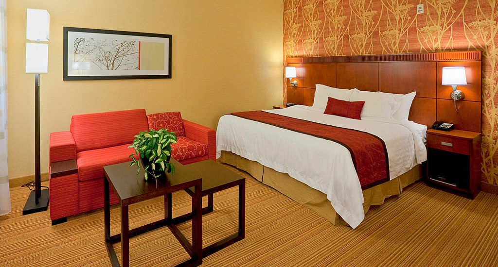 Courtyard By Marriott Roanoke Airport Hotell Exteriör bild